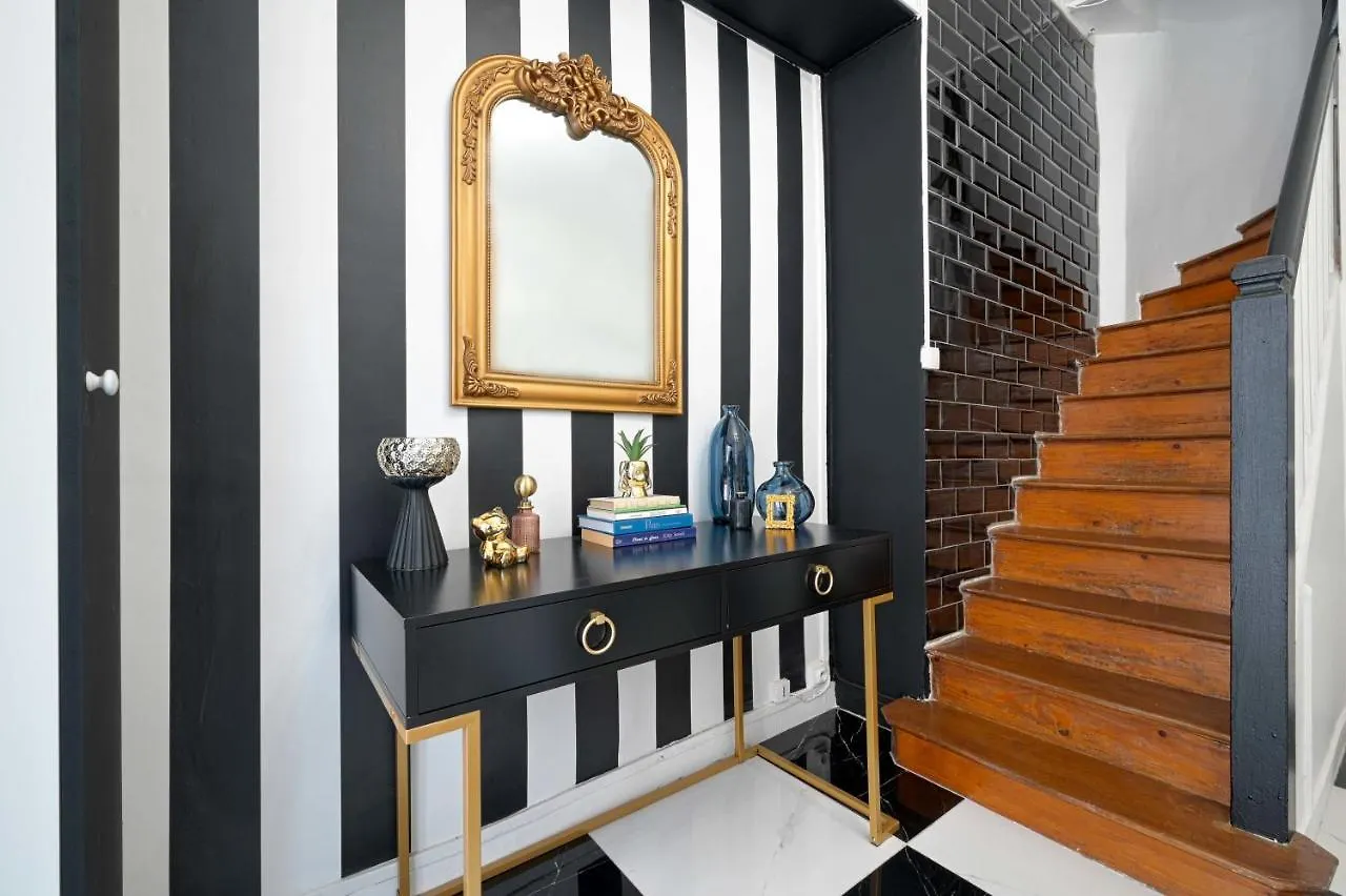 Black & White - Chic & Petit Maison- Pigalle 9Eme Apartment Paris 0*,  France