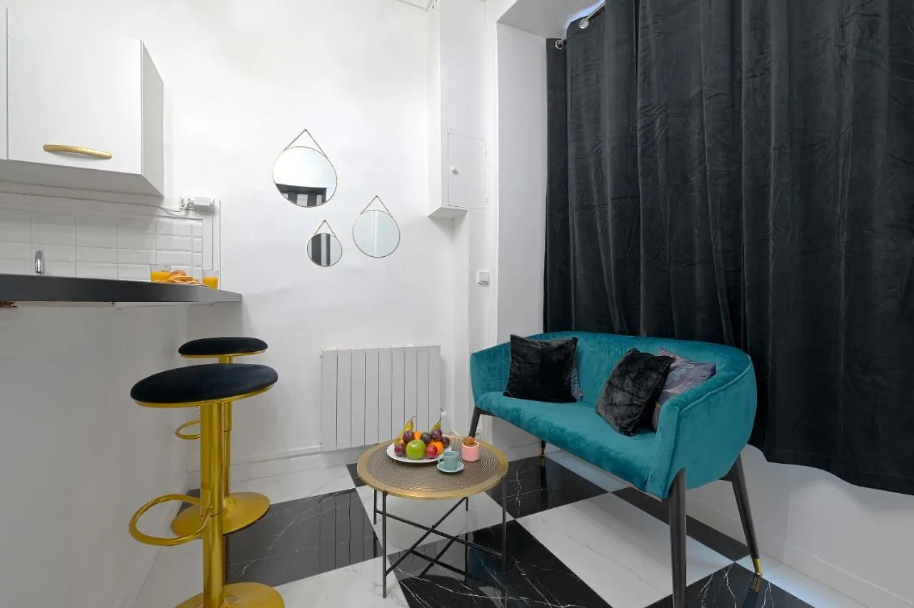 Black & White - Chic & Petit Maison- Pigalle 9Eme Apartment Paris